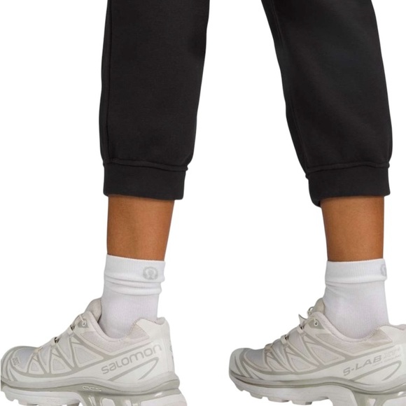 Lululemon Loungeful High-Rise Cropped Jogger Size 4 - Picture 4 of 10